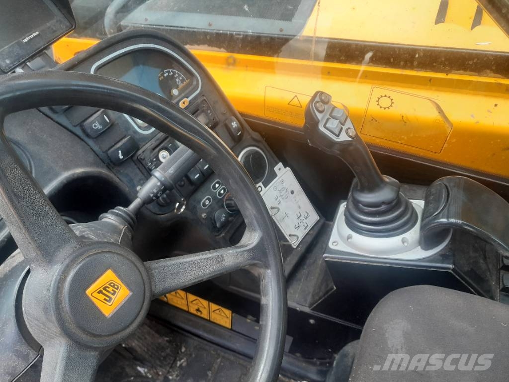 JCB 560-80 معدات مناولة لأغراض الزراعة