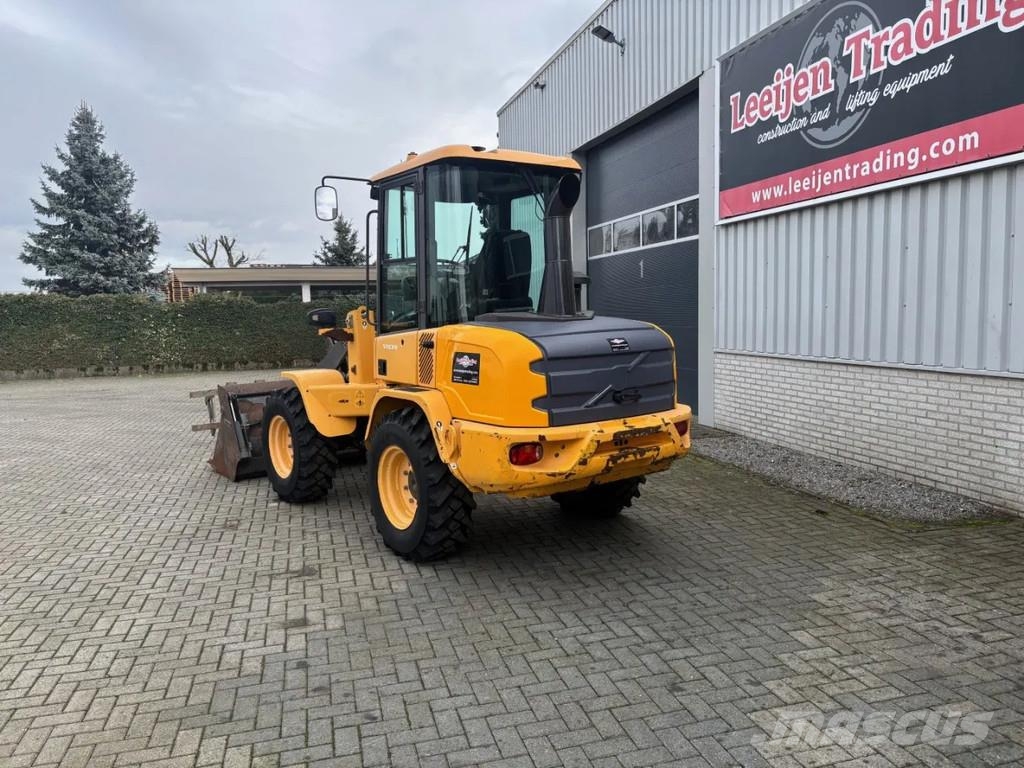 Volvo L30G, SOLD/ VERKOCHT/ VERKAUFT !! لوادر بعجل