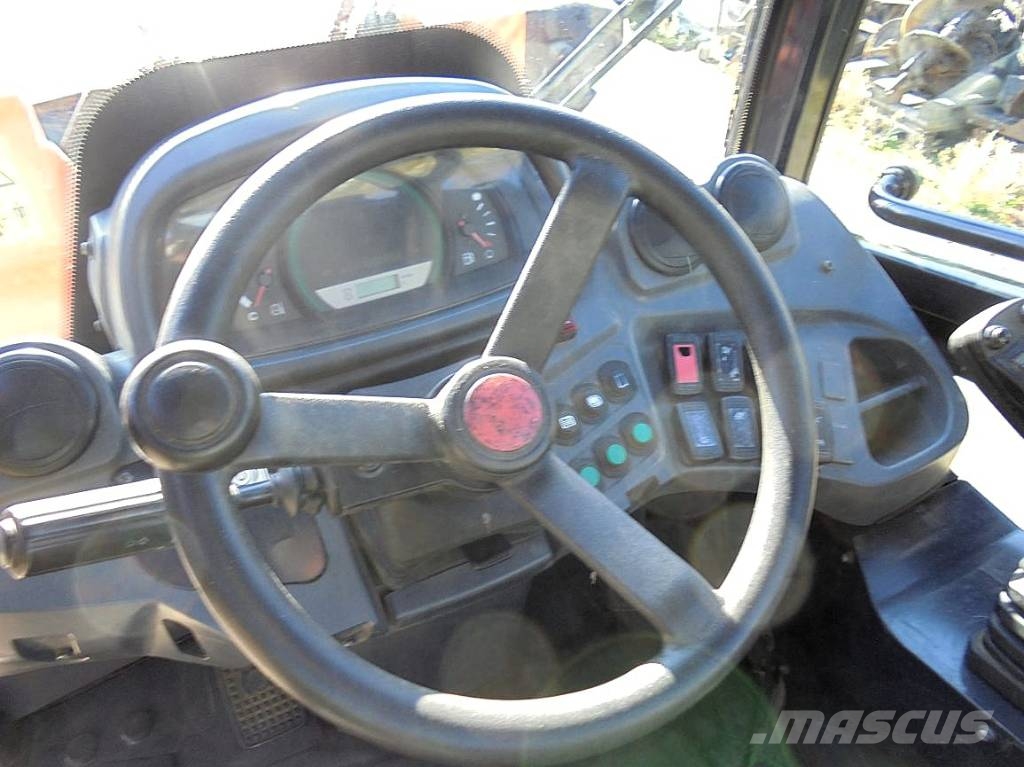 Kubota R 085 Iekrāvēji uz riteņiem