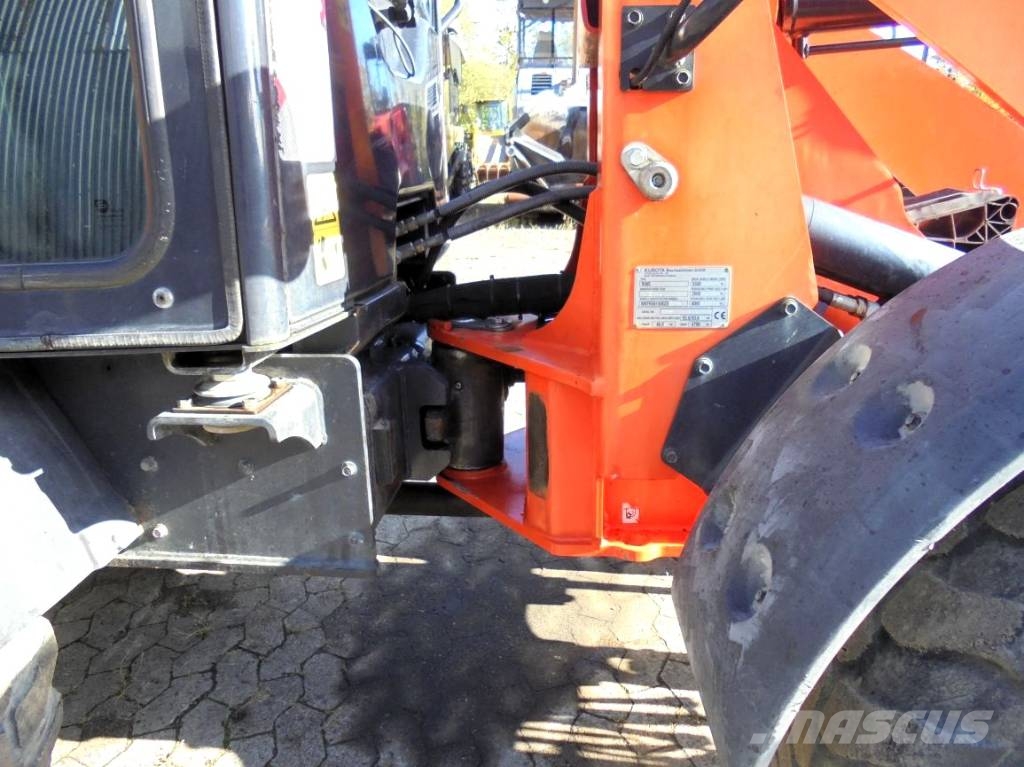 Kubota R 085 Iekrāvēji uz riteņiem