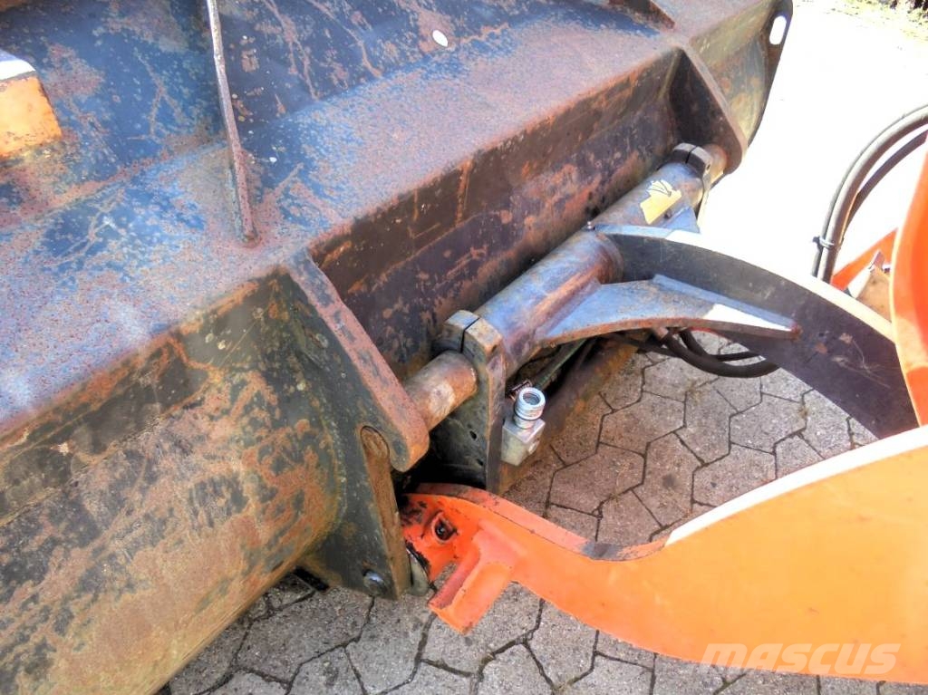 Kubota R 085 Iekrāvēji uz riteņiem