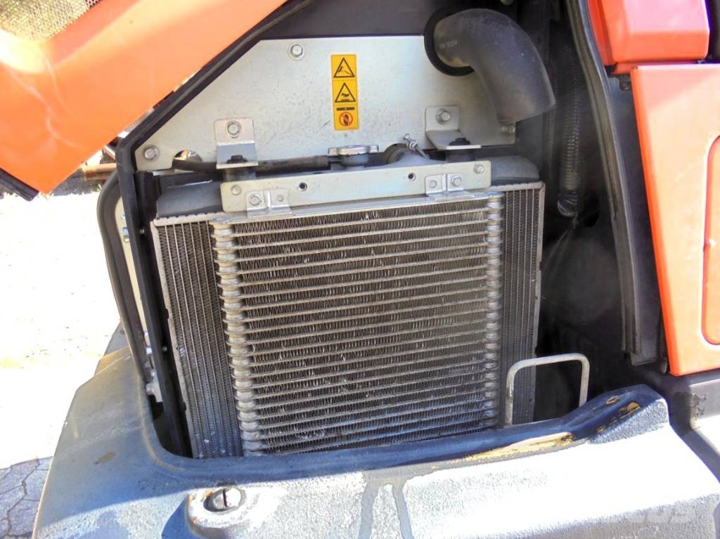 Kubota R 085 Iekrāvēji uz riteņiem