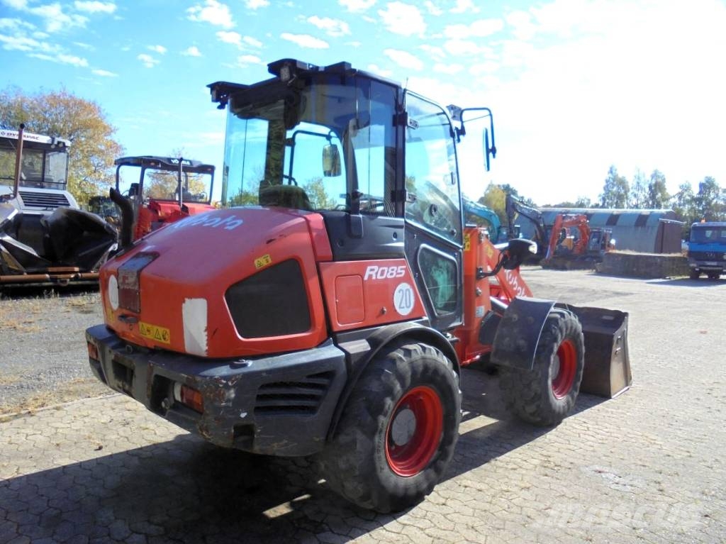 Kubota R 085 Iekrāvēji uz riteņiem