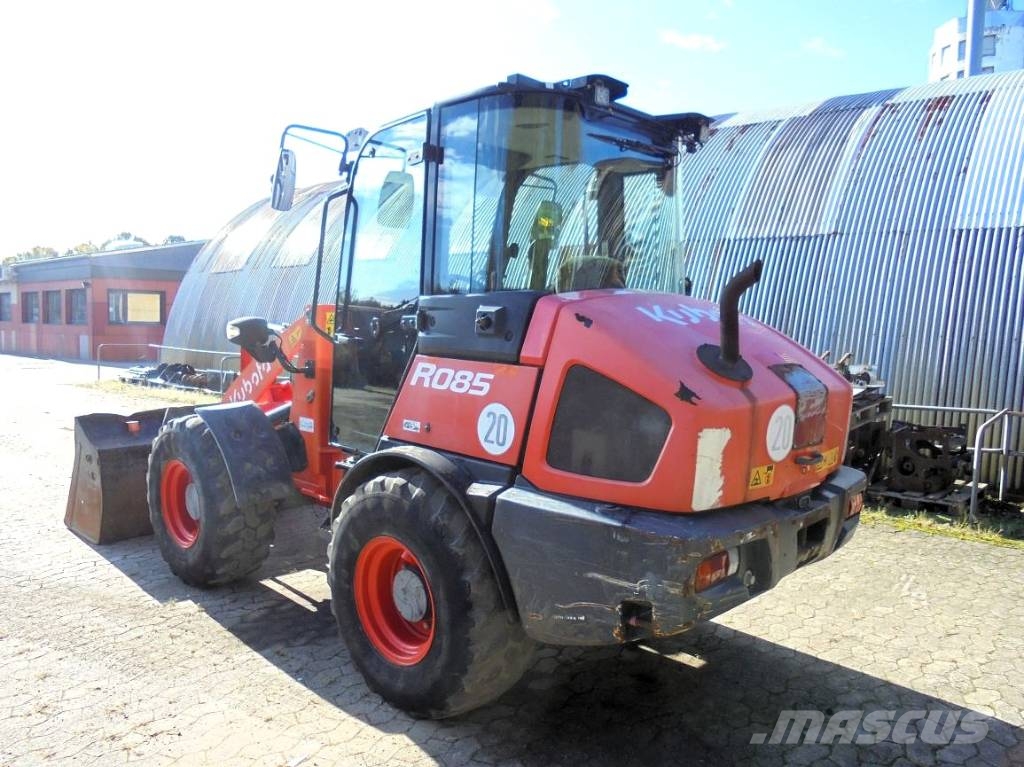 Kubota R 085 Iekrāvēji uz riteņiem