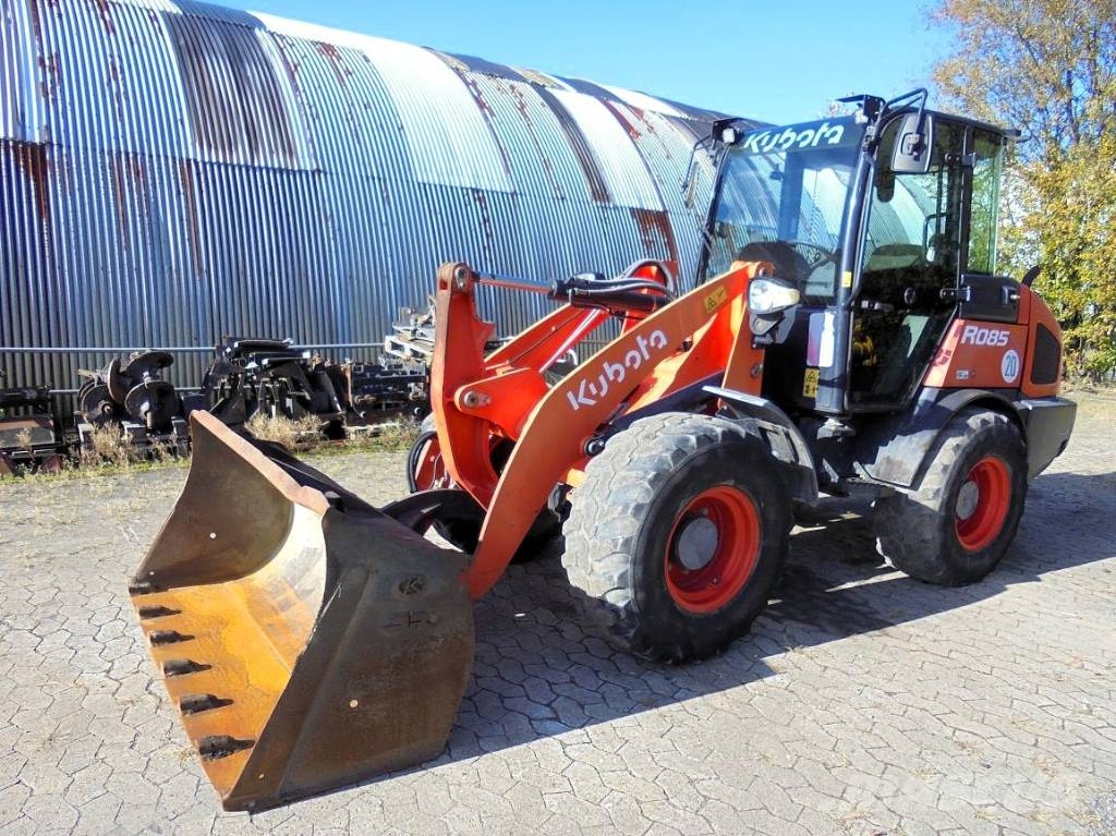 Kubota R 085 Iekrāvēji uz riteņiem