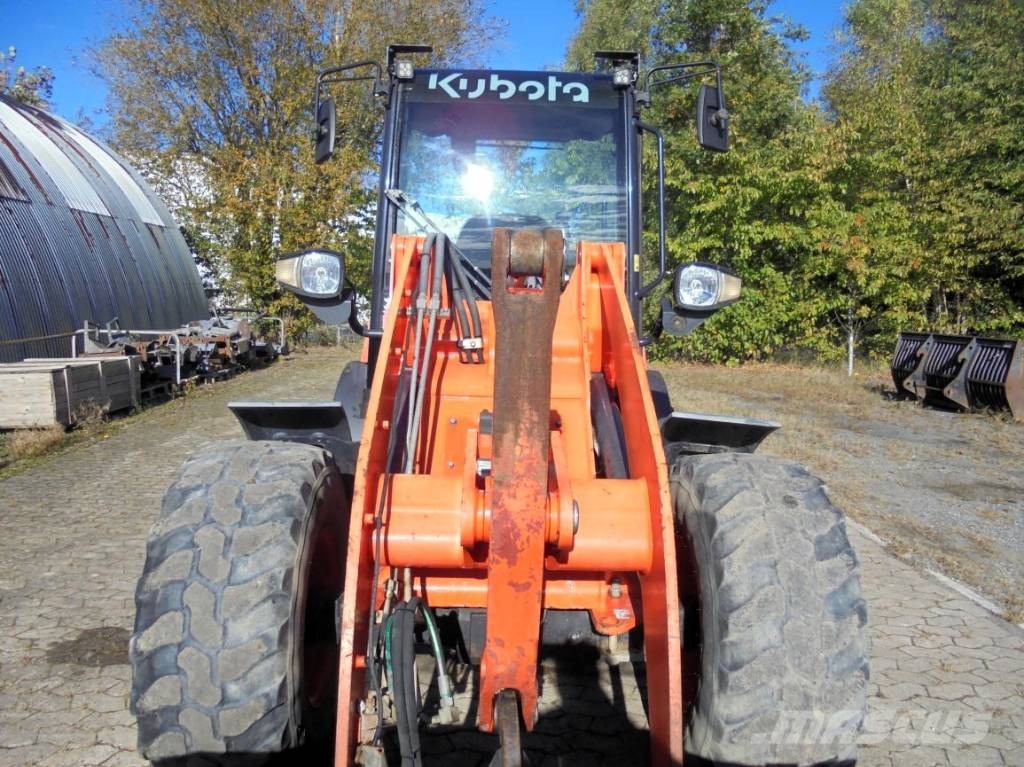 Kubota R 085 Iekrāvēji uz riteņiem