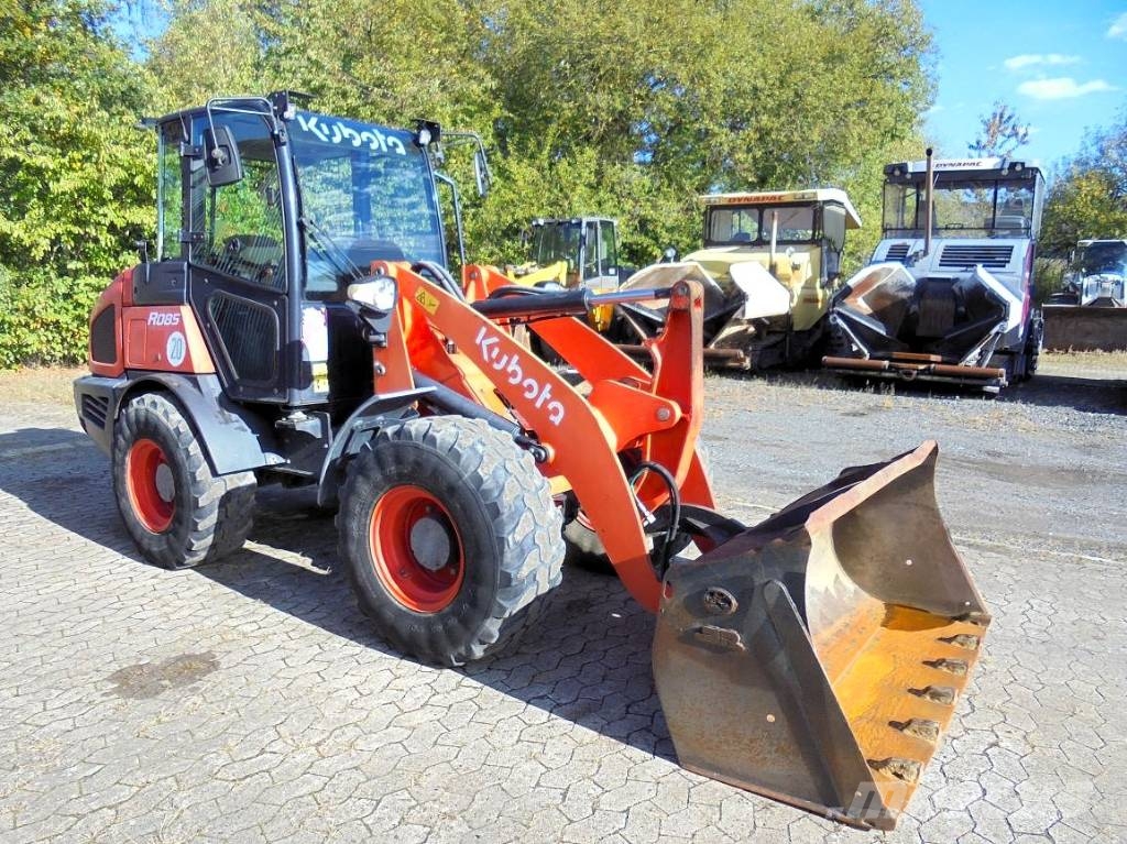 Kubota R 085 Iekrāvēji uz riteņiem
