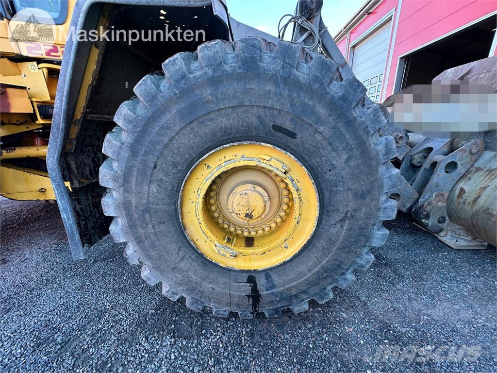 Volvo L220F Kolesni nakladalci