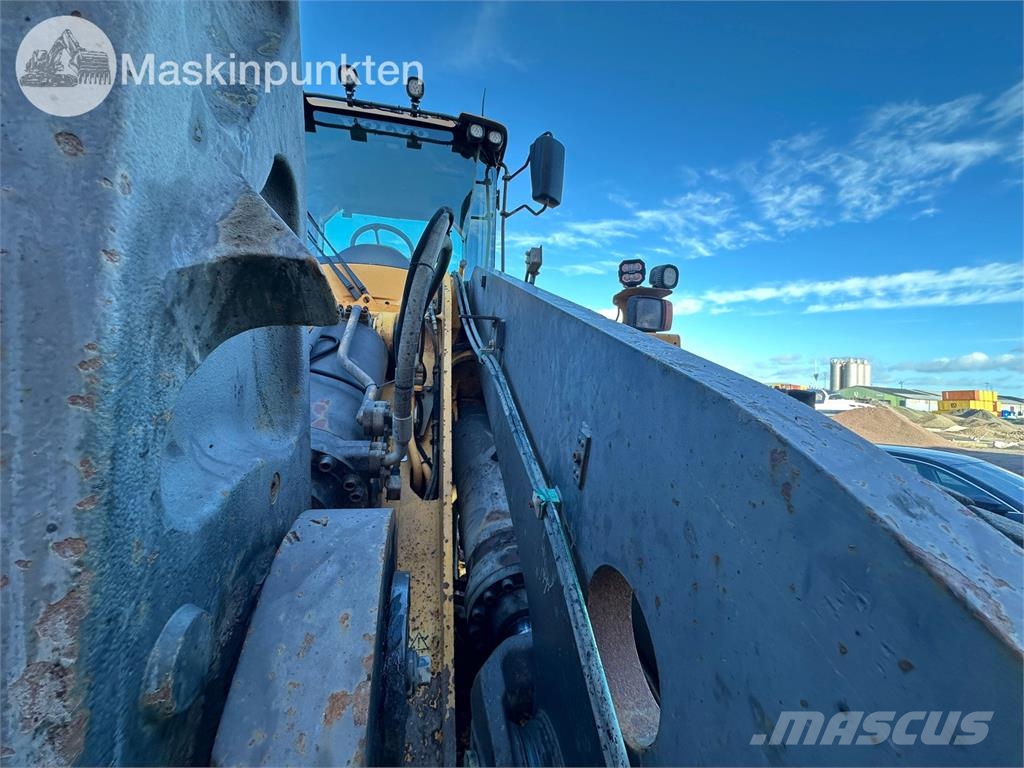 Volvo L220F Kolesni nakladalci