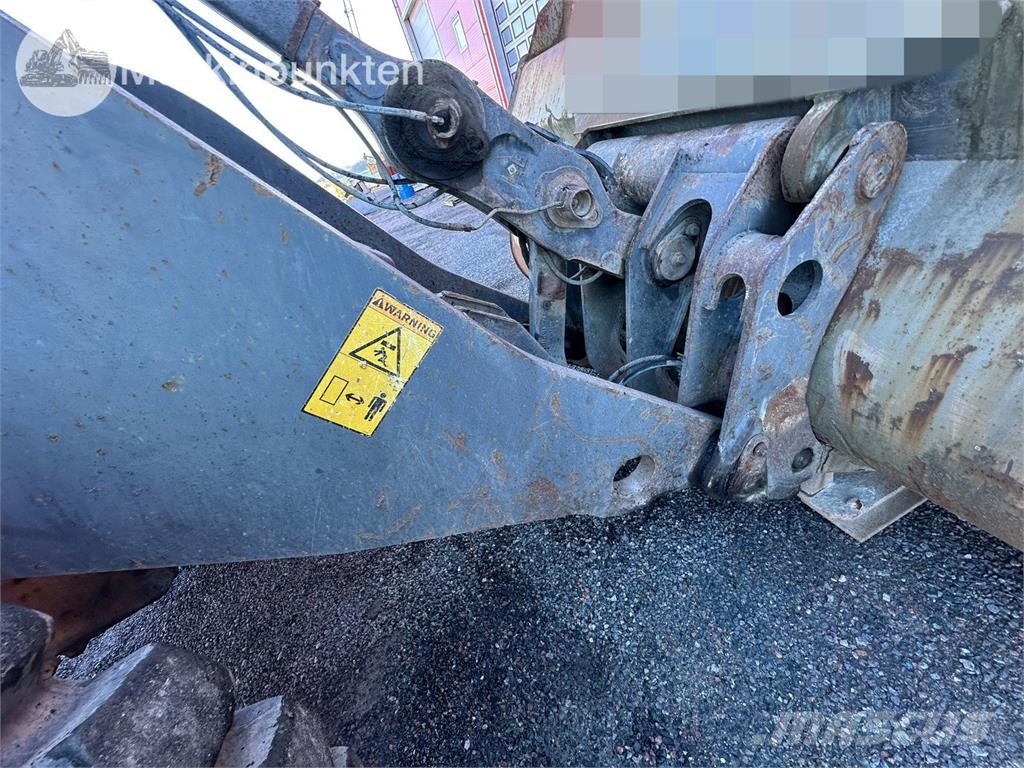 Volvo L220F Kolesni nakladalci