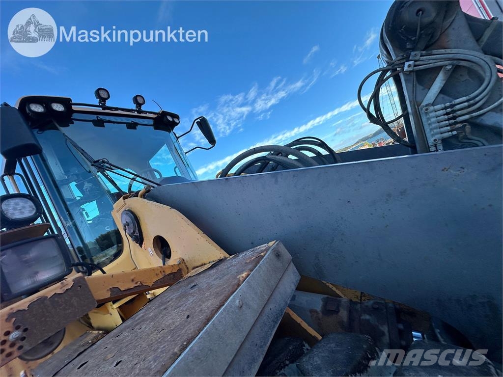 Volvo L220F Kolesni nakladalci