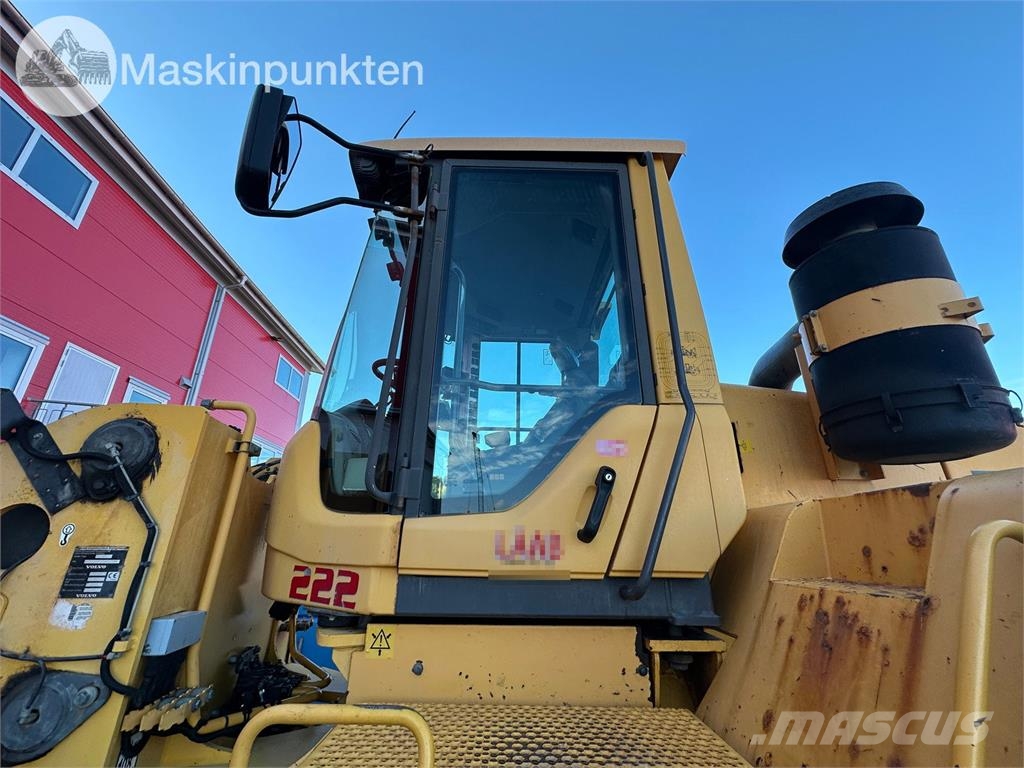 Volvo L220F Kolesni nakladalci