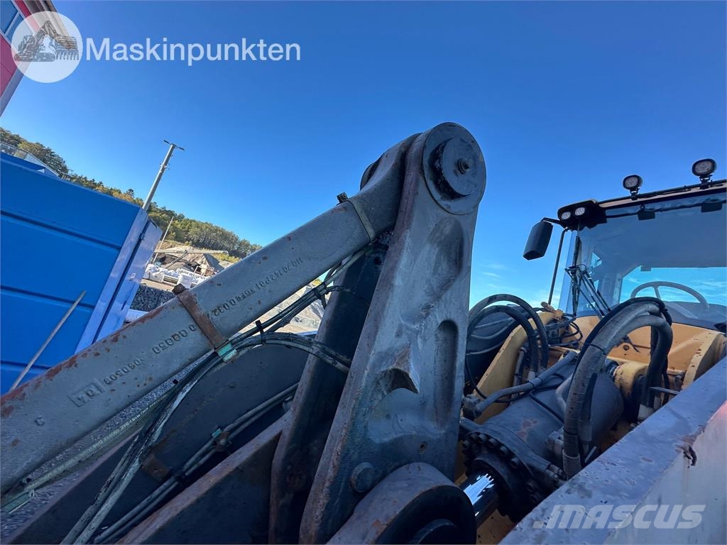 Volvo L220F Kolesni nakladalci