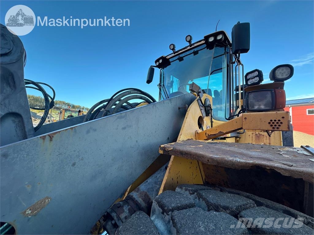 Volvo L220F Kolesni nakladalci