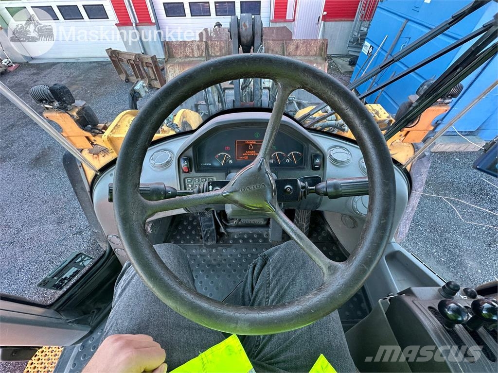 Volvo L220F Kolesni nakladalci