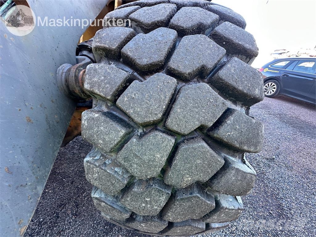 Volvo L220F Kolesni nakladalci