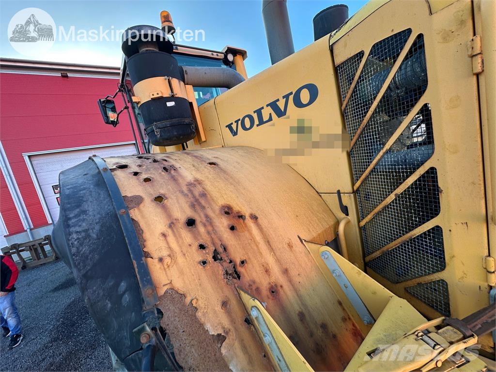 Volvo L220F Kolesni nakladalci
