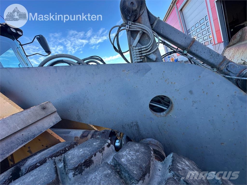Volvo L220F Kolesni nakladalci