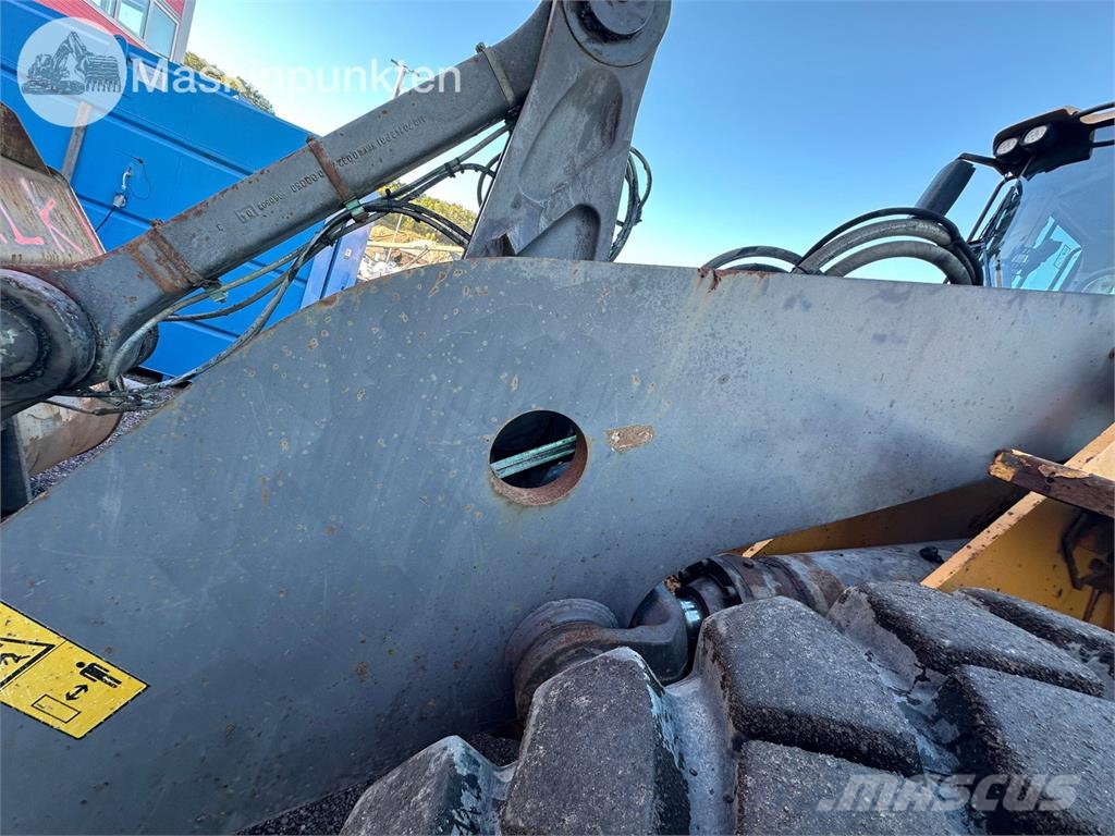 Volvo L220F Kolesni nakladalci