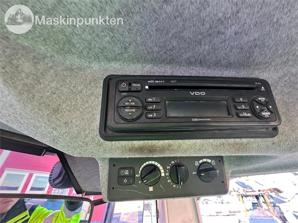 Volvo L220F Kolesni nakladalci