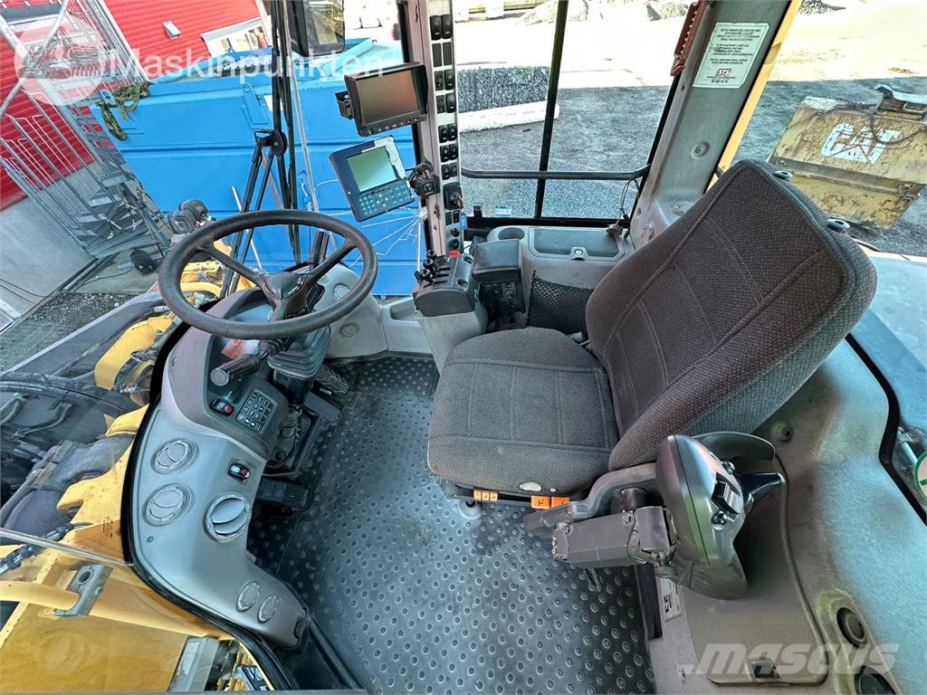 Volvo L220F Kolesni nakladalci