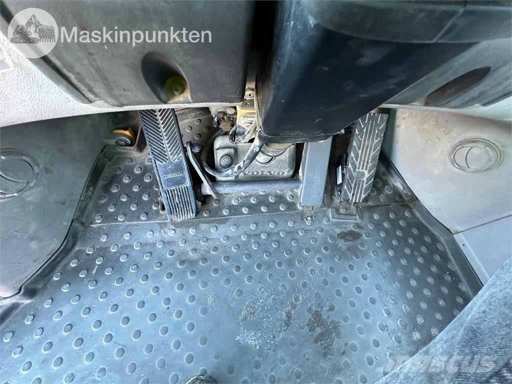 Volvo L220F Kolesni nakladalci