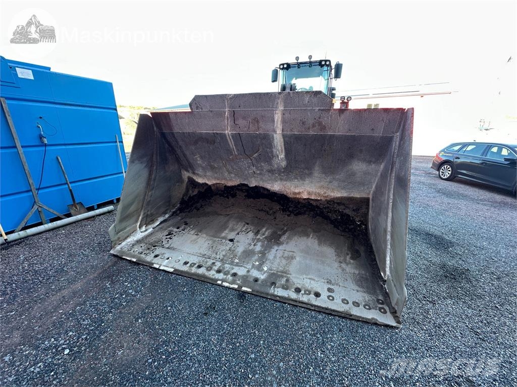 Volvo L220F Kolesni nakladalci