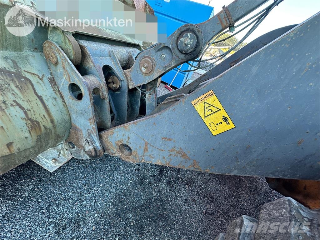 Volvo L220F Kolesni nakladalci