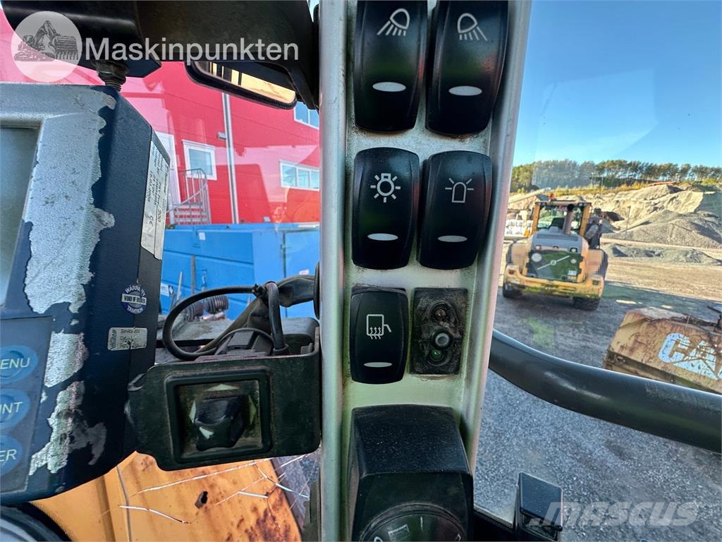 Volvo L220F Kolesni nakladalci