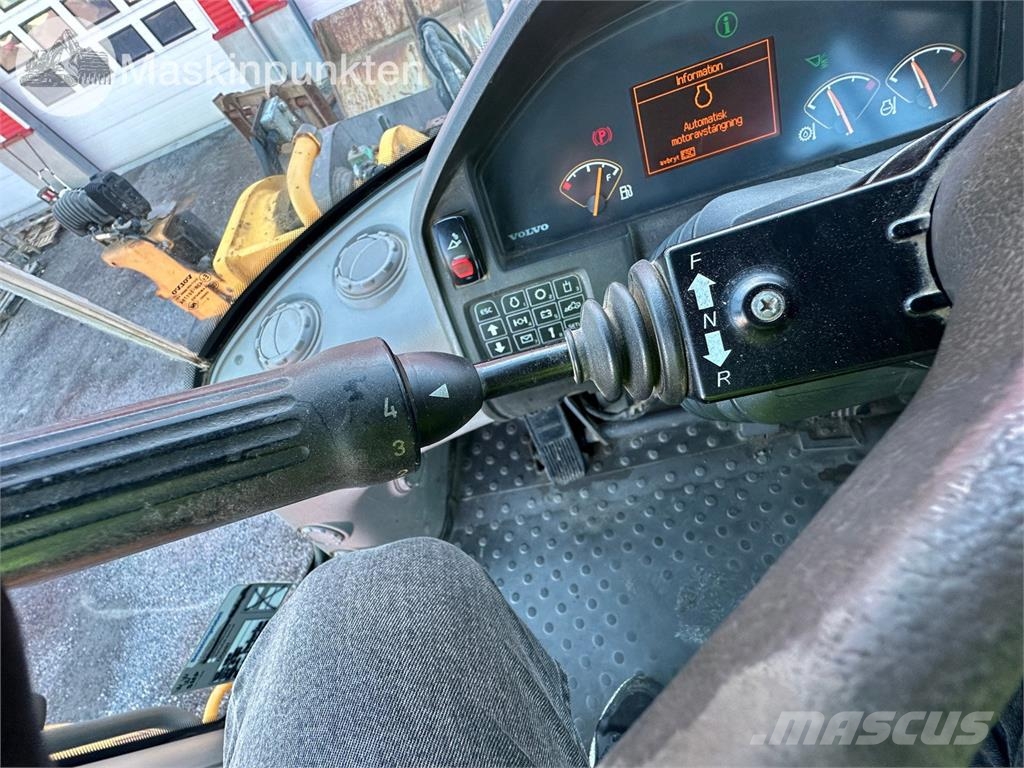 Volvo L220F Kolesni nakladalci