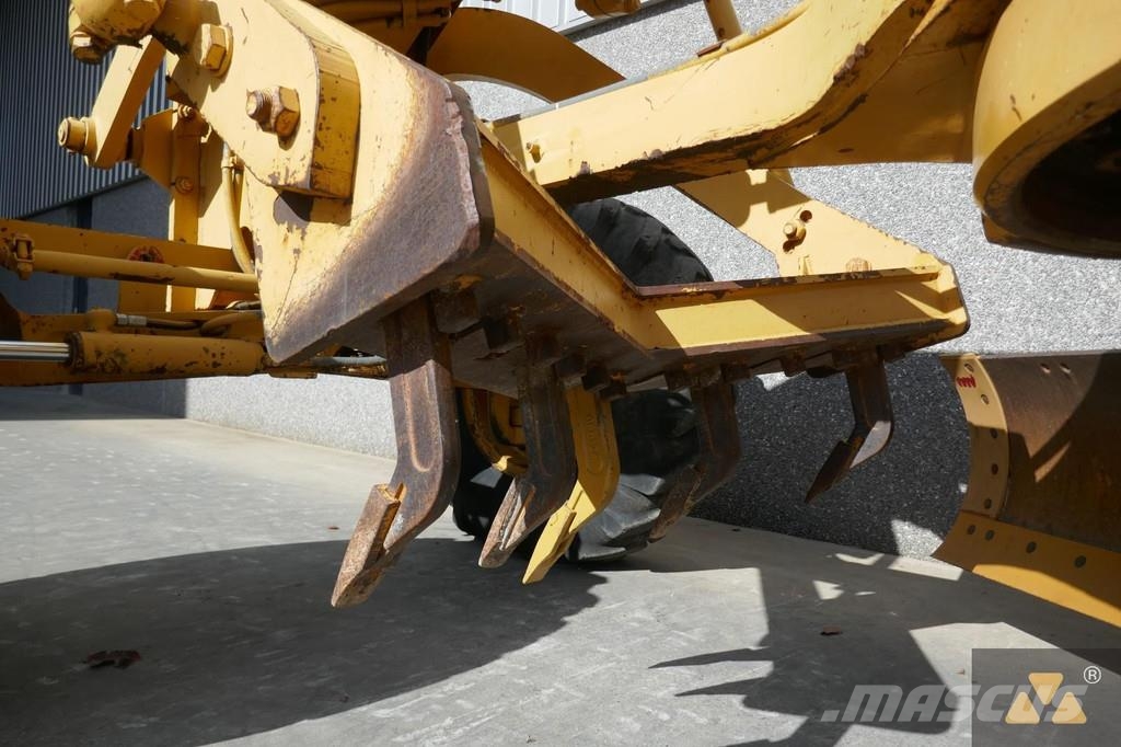 CAT 140H Graders
