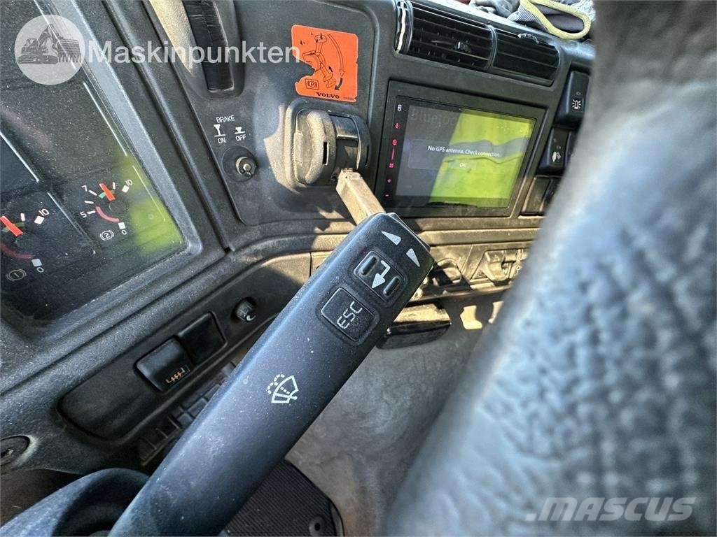 Volvo FM7 6X2 JMN شاحنات الرافعات