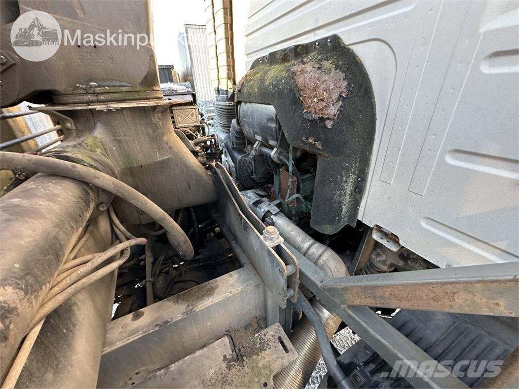 Volvo FM7 6X2 JMN شاحنات الرافعات