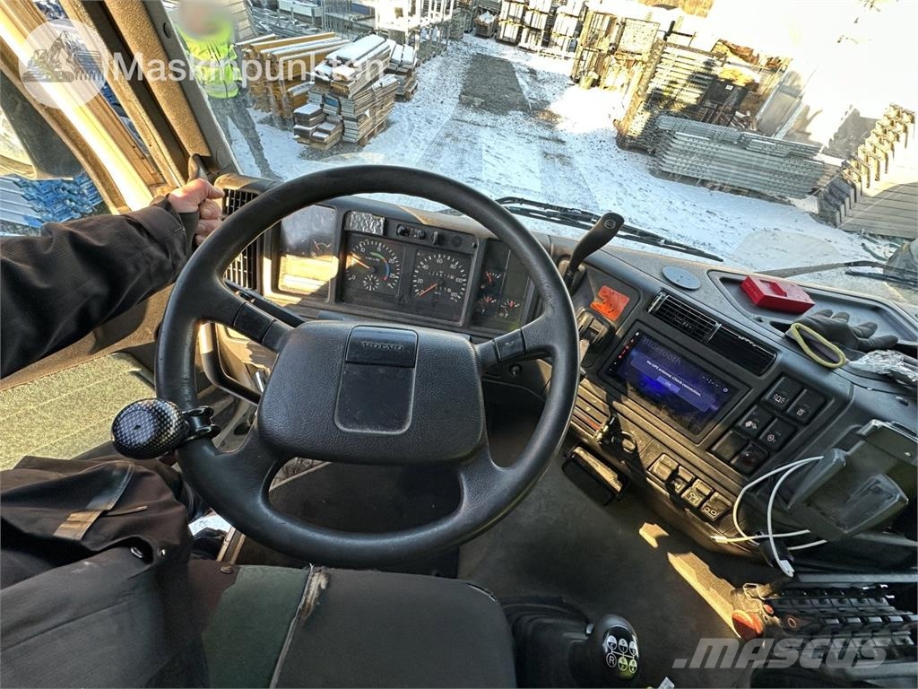 Volvo FM7 6X2 JMN شاحنات الرافعات