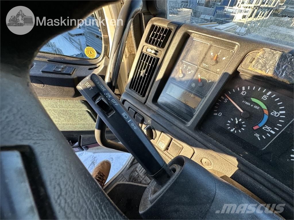Volvo FM7 6X2 JMN شاحنات الرافعات