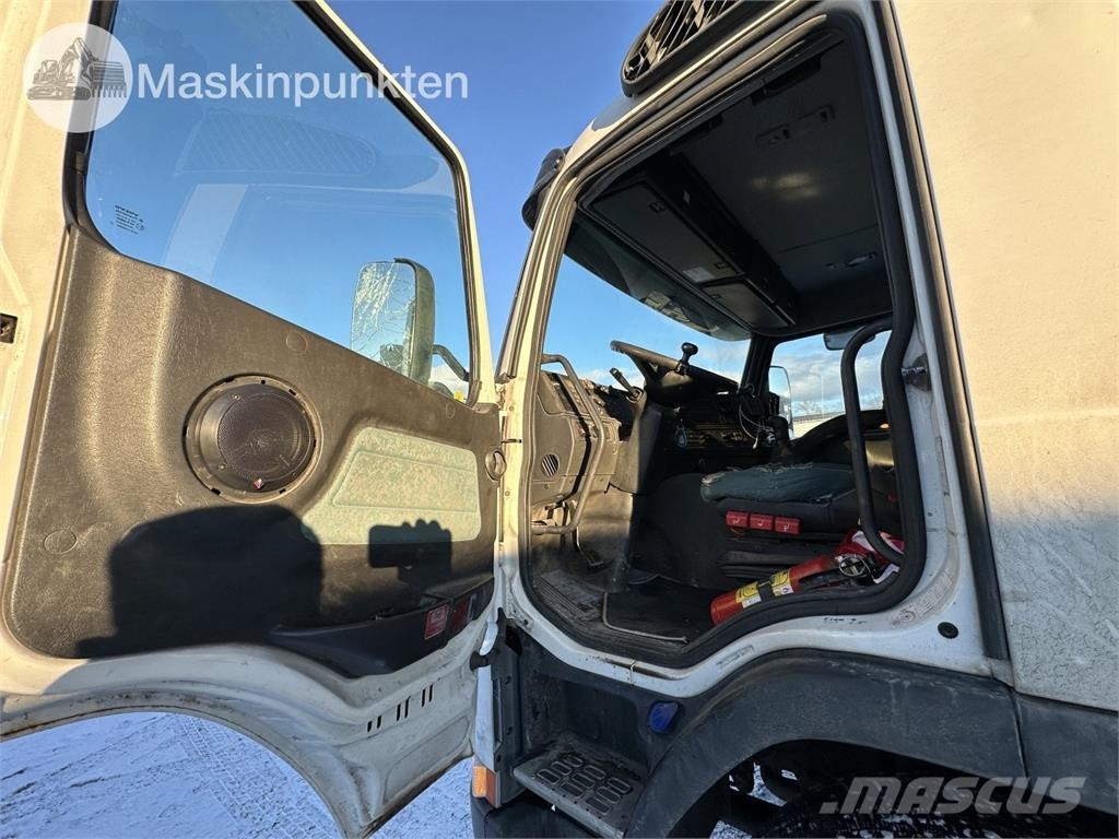 Volvo FM7 6X2 JMN شاحنات الرافعات