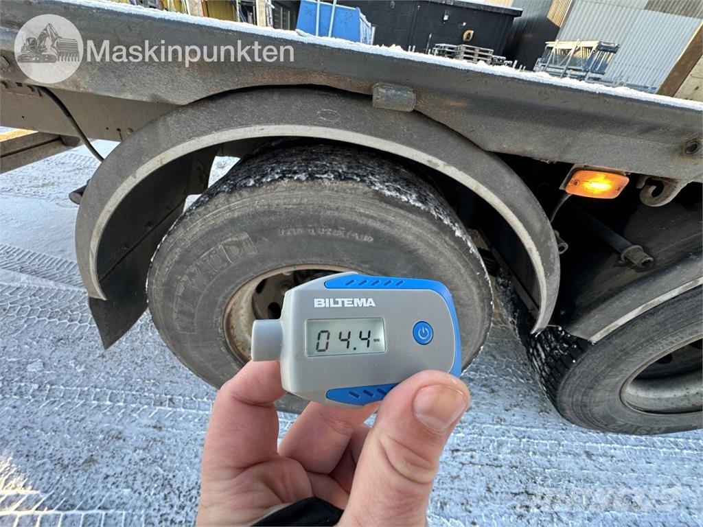 Volvo FM7 6X2 JMN شاحنات الرافعات