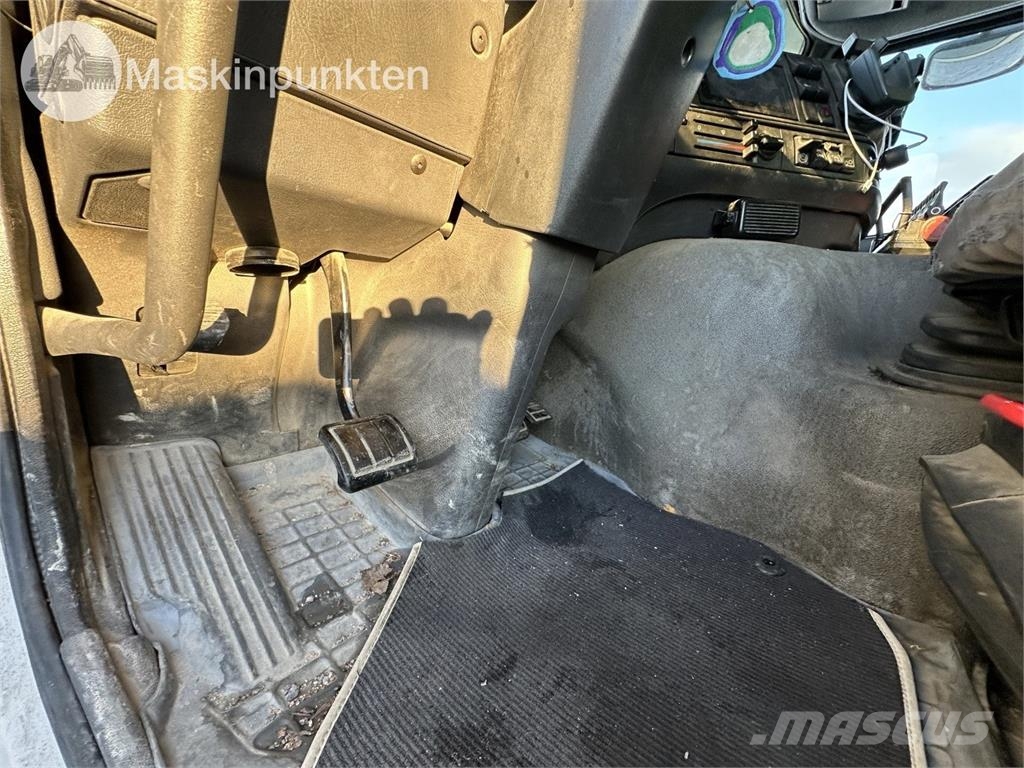Volvo FM7 6X2 JMN شاحنات الرافعات