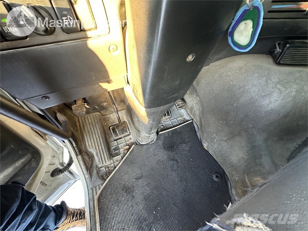 Volvo FM7 6X2 JMN شاحنات الرافعات