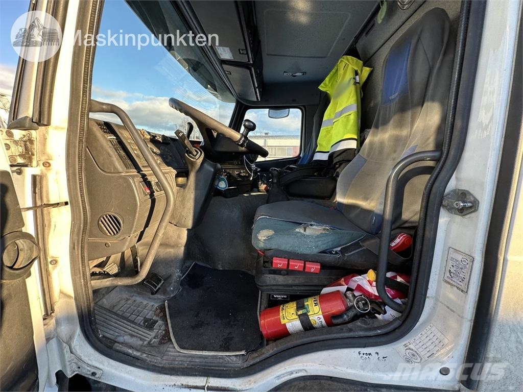 Volvo FM7 6X2 JMN شاحنات الرافعات