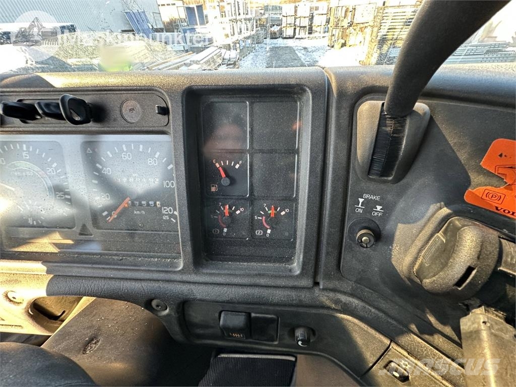 Volvo FM7 6X2 JMN شاحنات الرافعات