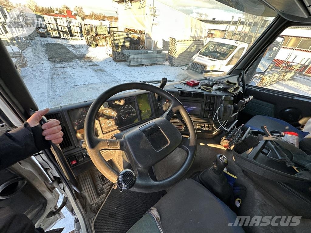 Volvo FM7 6X2 JMN شاحنات الرافعات