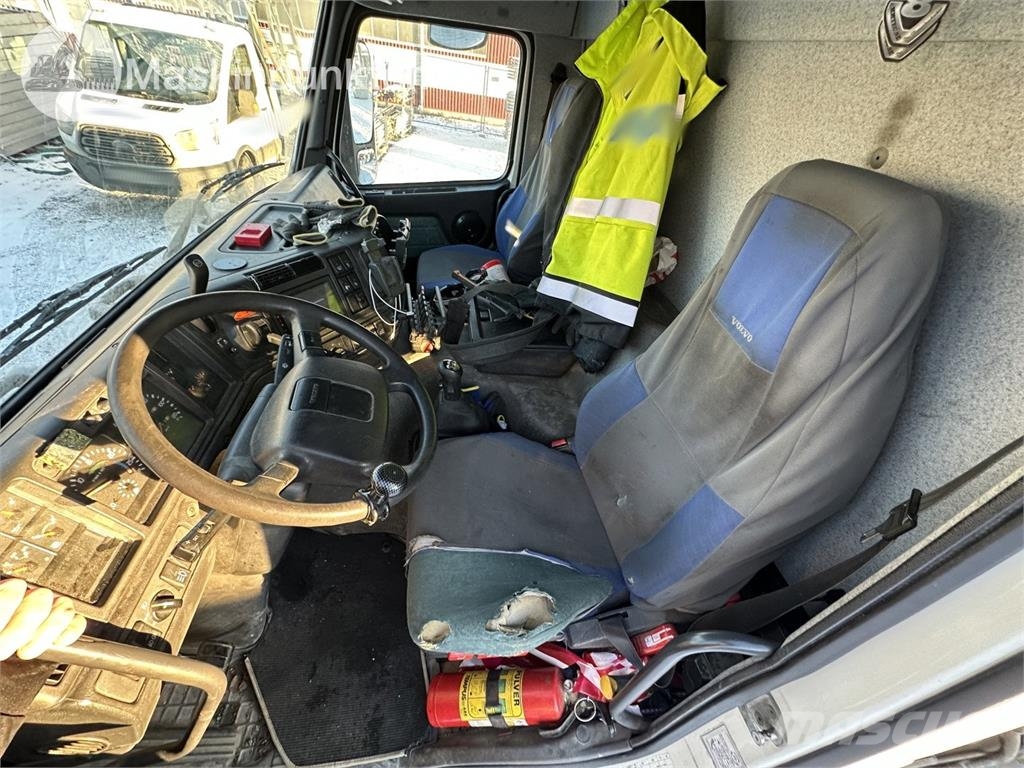 Volvo FM7 6X2 JMN شاحنات الرافعات