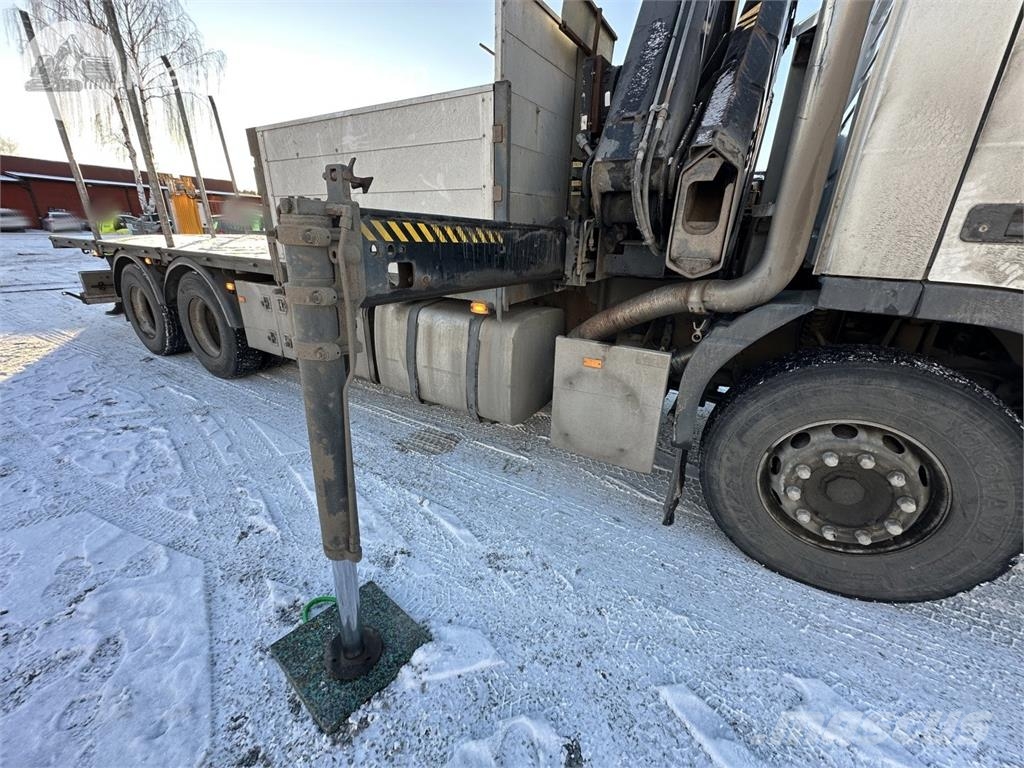 Volvo FM7 6X2 JMN شاحنات الرافعات