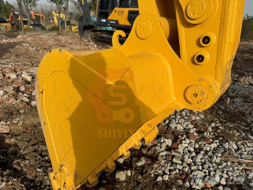 Komatsu PC210 Vikšriniai ekskavatoriai