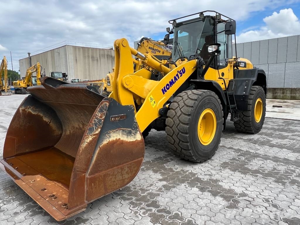 Komatsu WA320-7 Wheel loaders