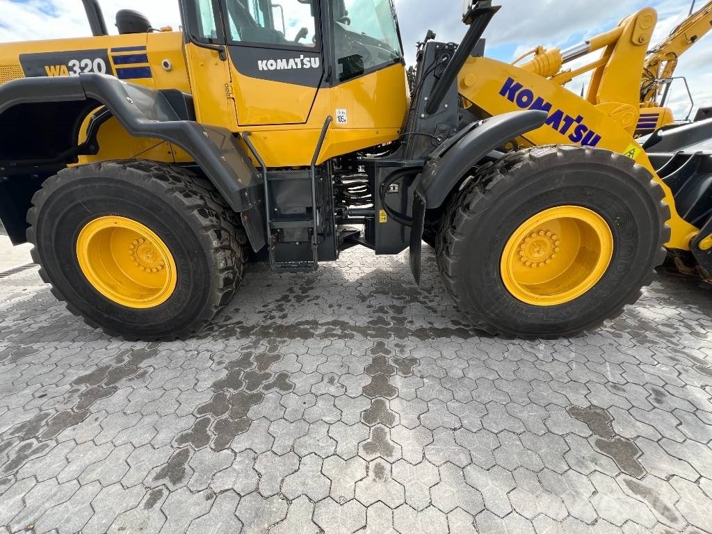 Komatsu WA320-7 Wheel loaders