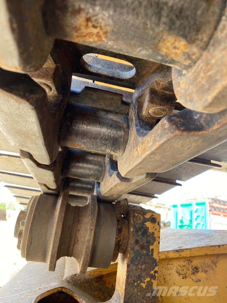Komatsu PC210LC-5K Crawler excavators