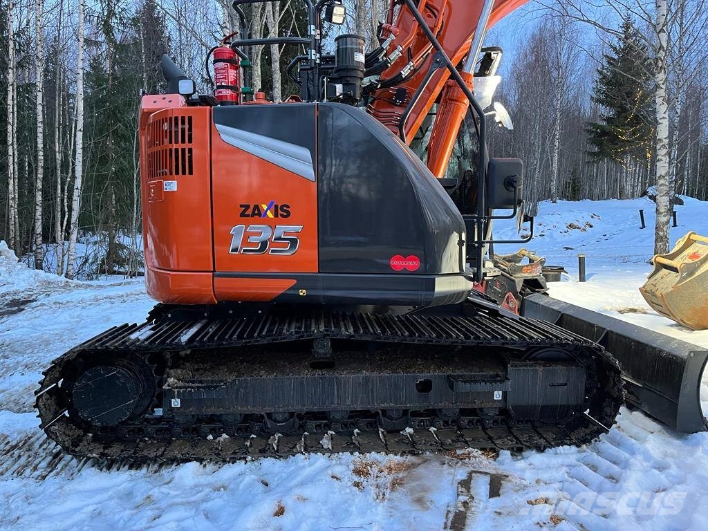 Hitachi ZX 135 US 履带挖掘机