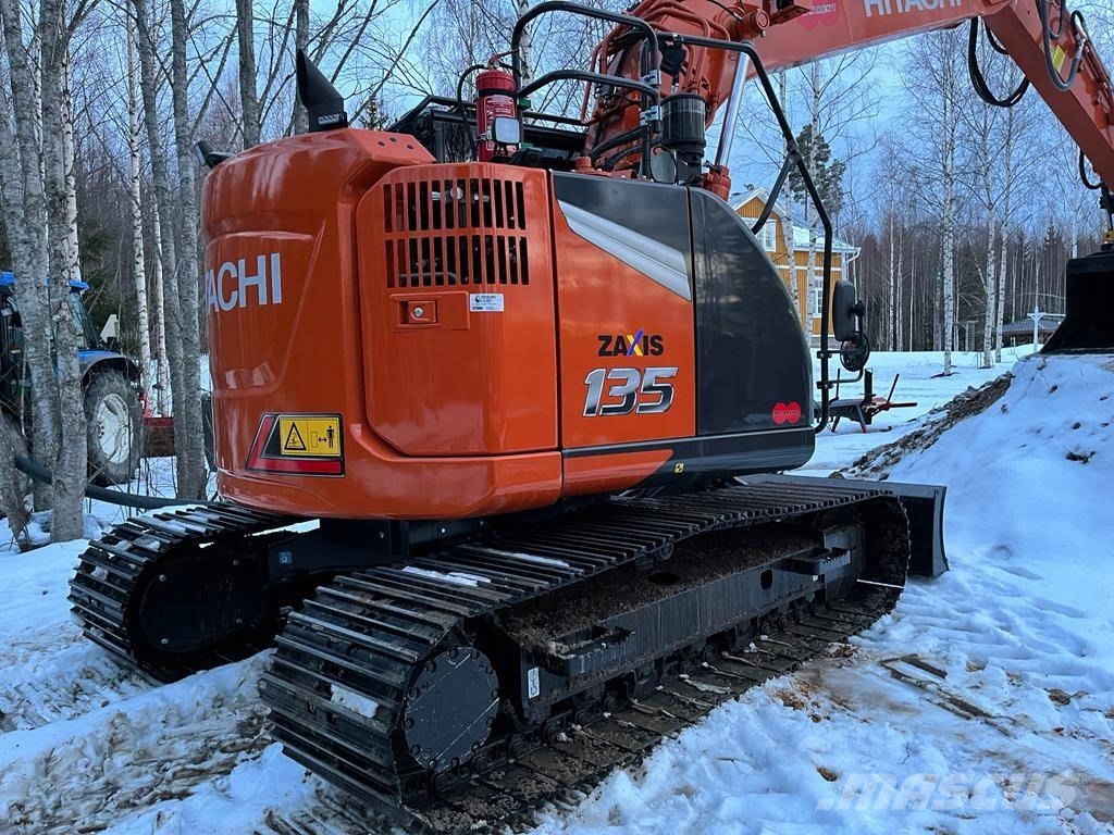 Hitachi ZX 135 US 履带挖掘机
